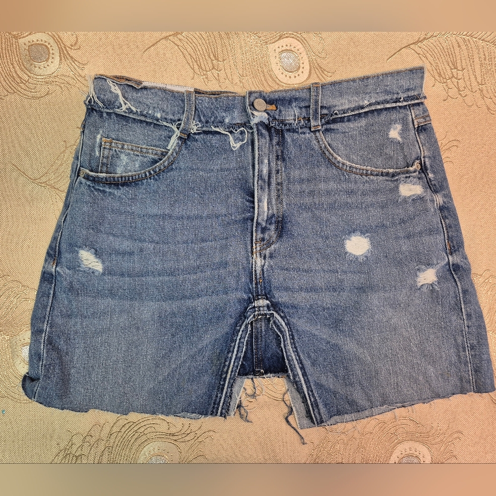 🪻3/$25 Zara Blue Distressed Denim Mini Skirt